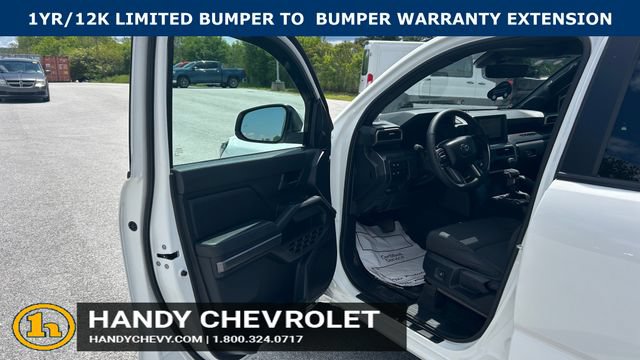 Used 2025 Toyota Tacoma SR5 AWD/4WD image 16