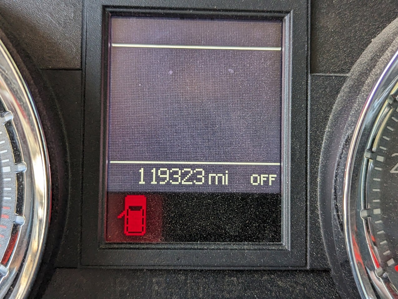 Used 2013 Chrysler Town & Country Touring image 17