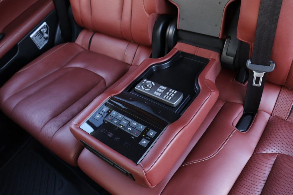 Used 2019 Lexus LX 570 4WD w/ Luxury Package image 68