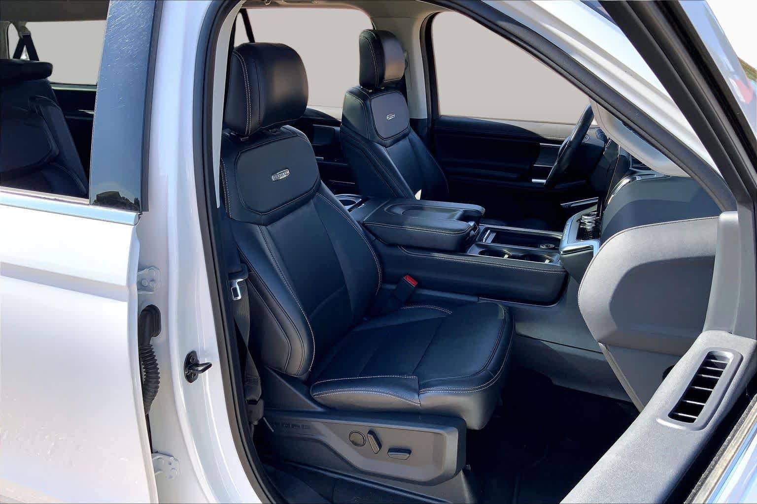 Used 2025 Ford Expedition Max Platinum AWD/4WD image 17