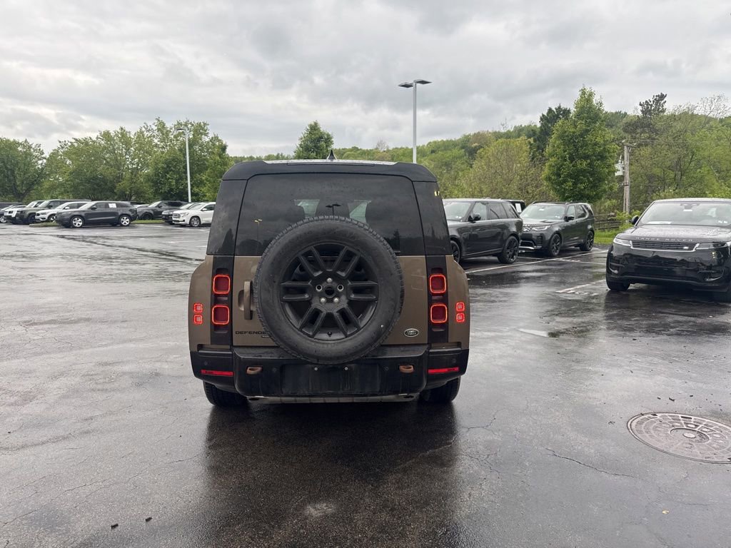 Used 2023 Land Rover Defender 130 X-Dynamic SE AWD/4WD image 4