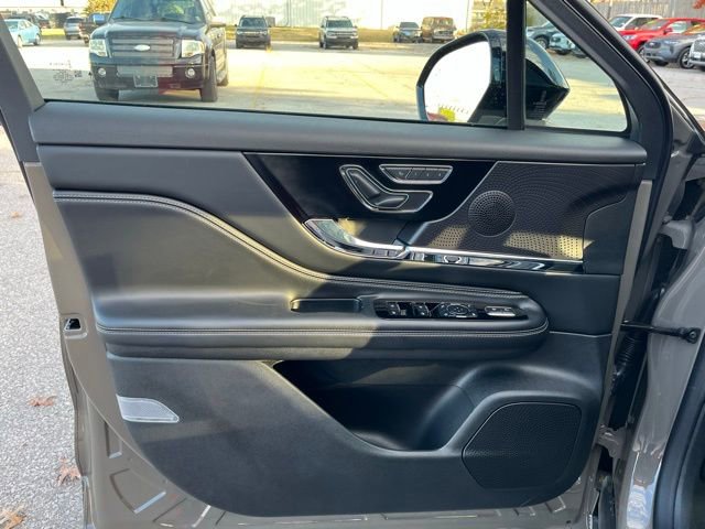 Used 2025 Lincoln Corsair Grand Touring w/ Equipment Group 301A image 13