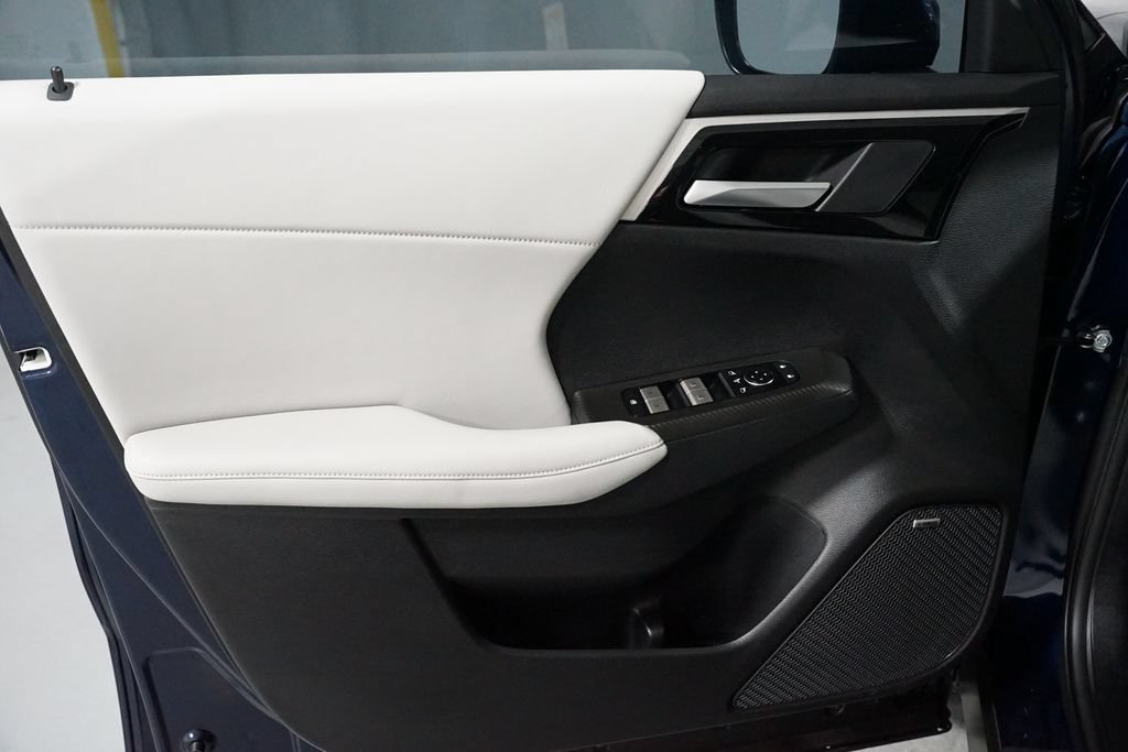 Used 2025 Mitsubishi Outlander SE AWD/4WD image 32