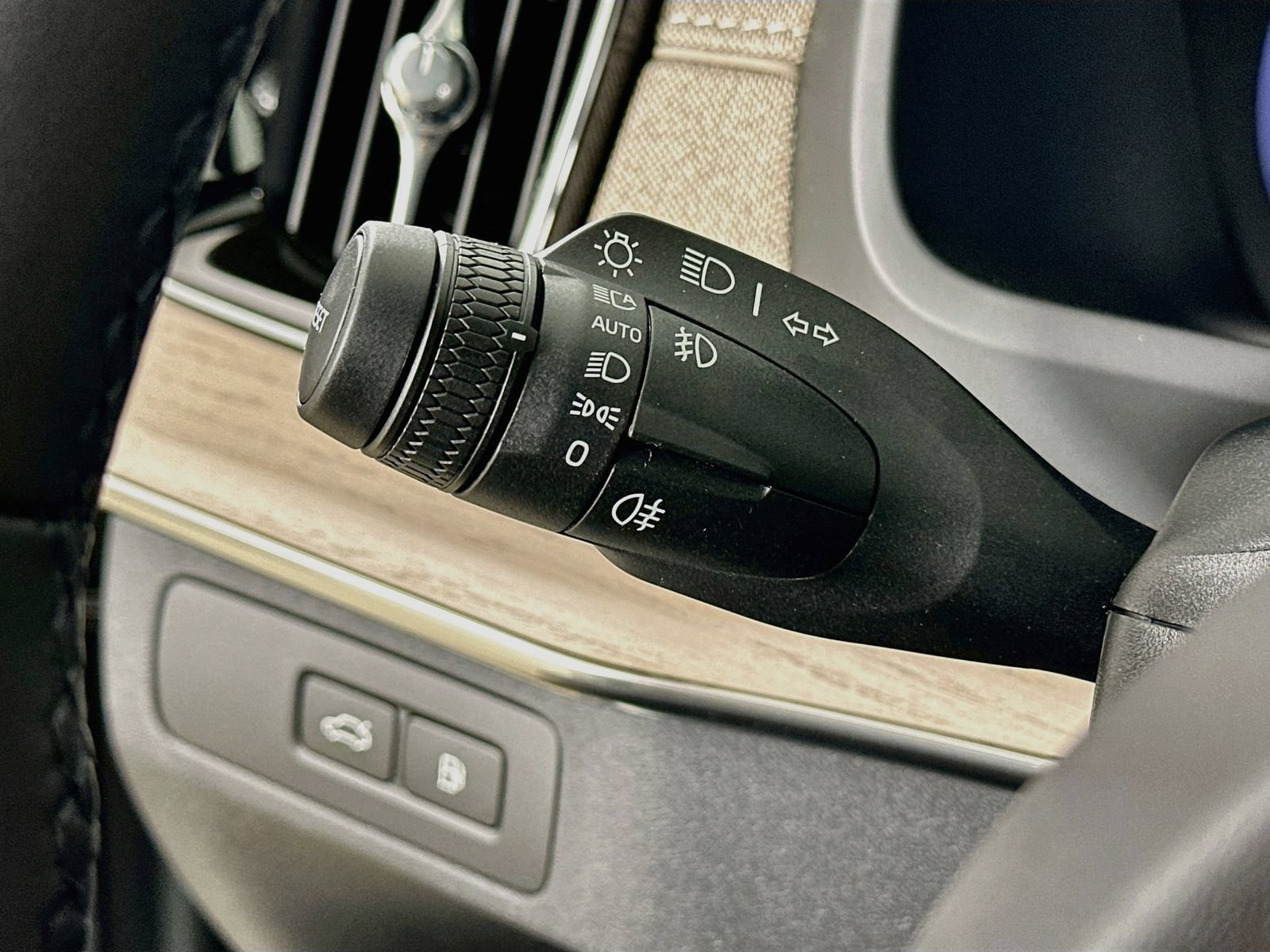 New 2026 Volvo XC90 T8 Plus w/ Protection Package Premier AWD/4WD image 20