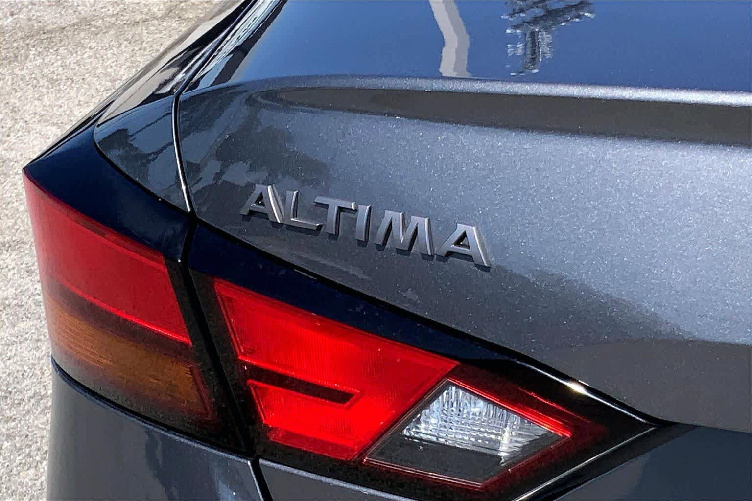 Used 2024 Nissan Altima 2.5 SV FWD image 25