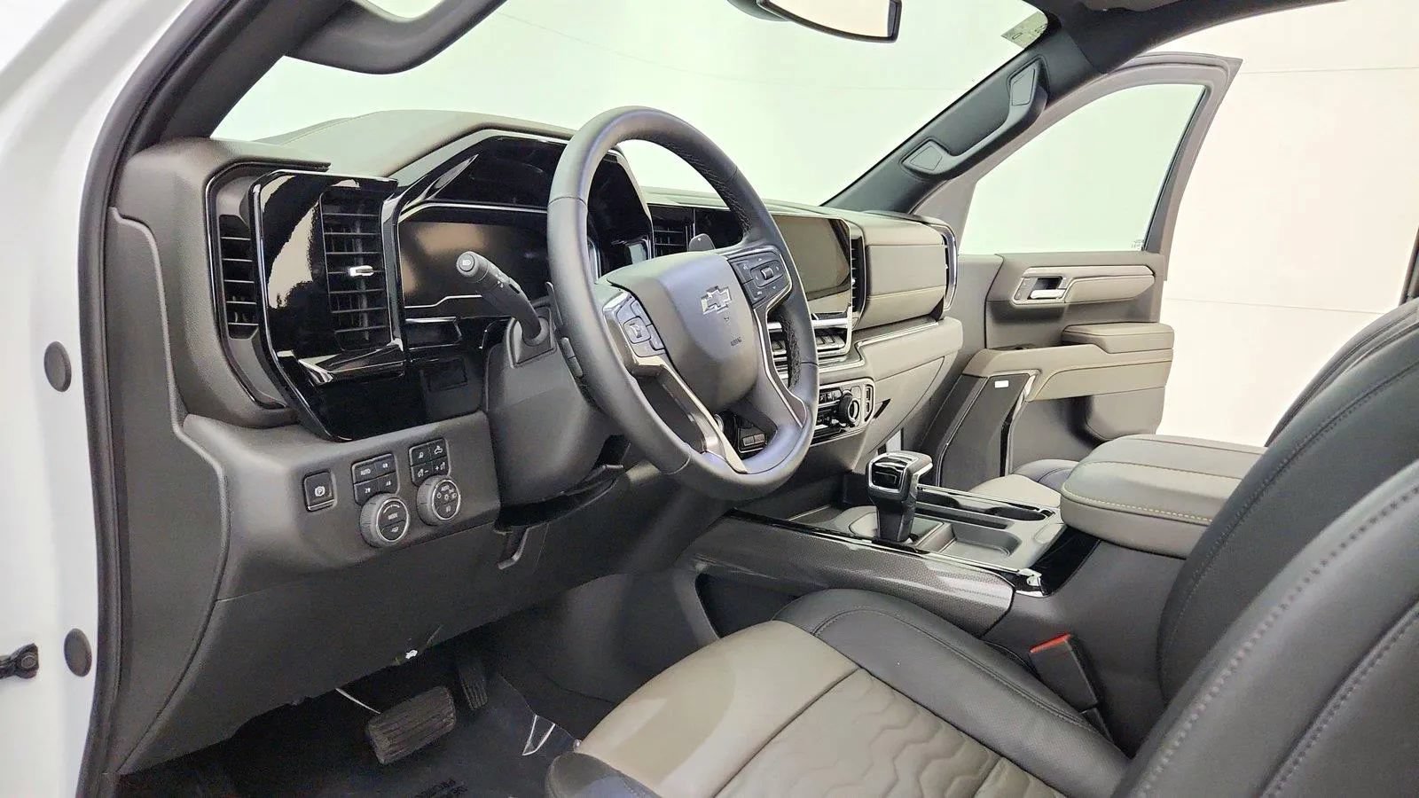 Used 2025 Chevrolet Silverado 1500 ZR2 AWD/4WD image 17