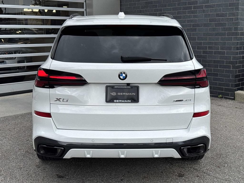 Used 2024 BMW X5 xDrive40i w/ M Sport Package AWD/4WD image 5