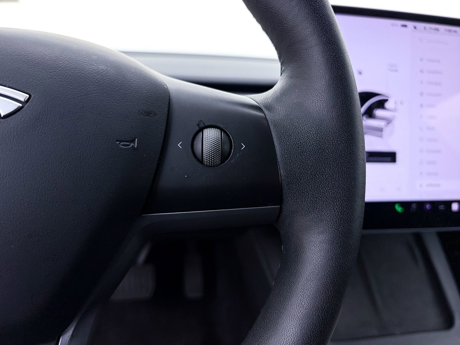 Used 2023 Tesla Model 3 Standard Range image 32