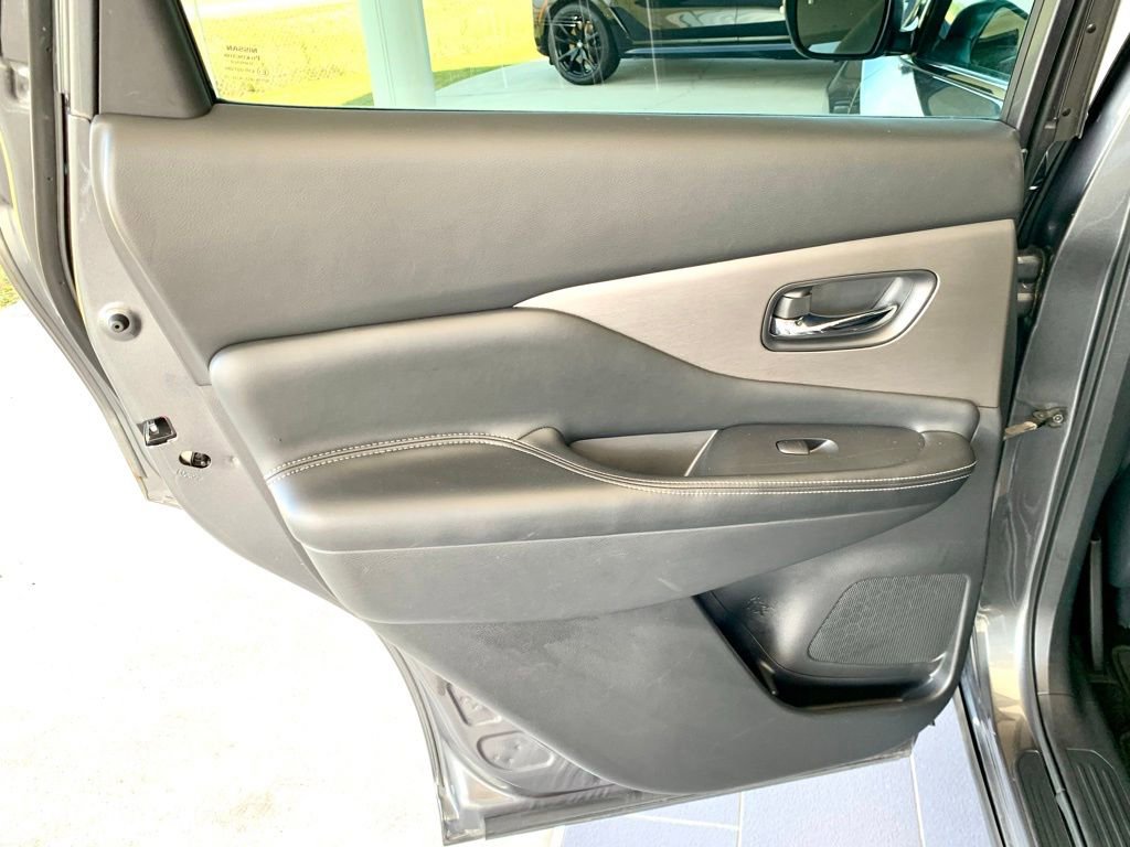 Used 2020 Nissan Murano SV FWD image 16