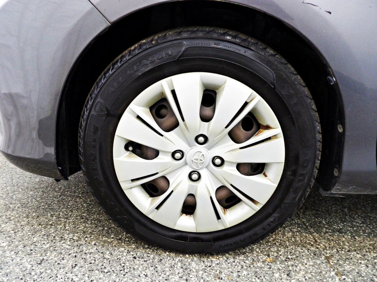 Used 2013 Toyota Yaris LE FWD image 20