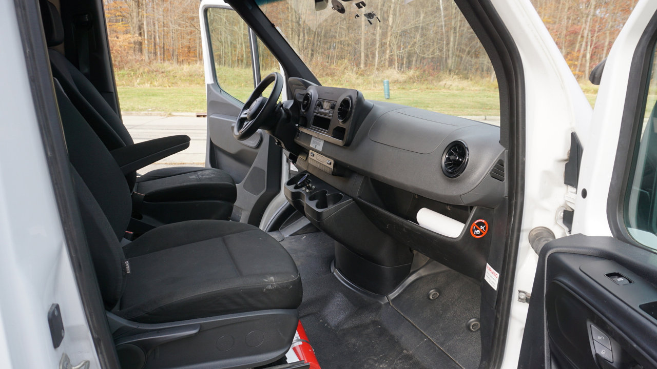Used 2019 Freightliner Sprinter 170 image 16