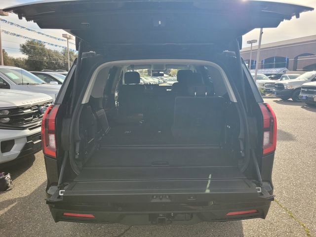 Certified 2025 Ford Expedition Active image 8