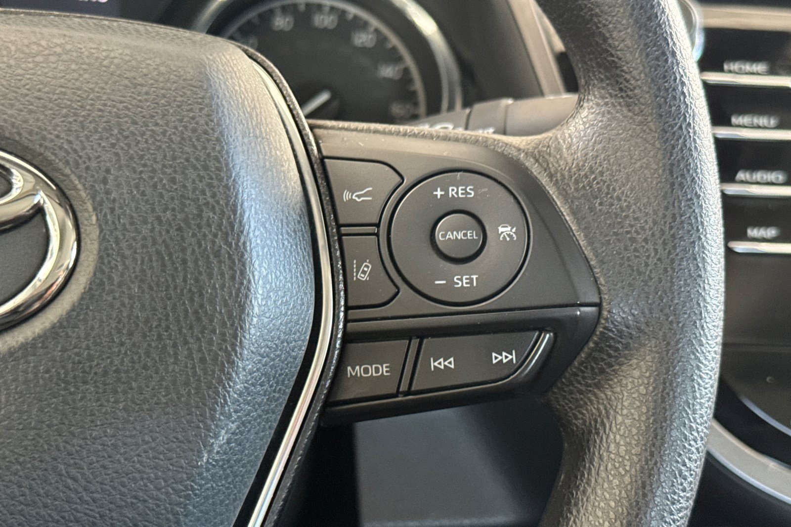 Used 2020 Toyota Camry LE FWD image 29