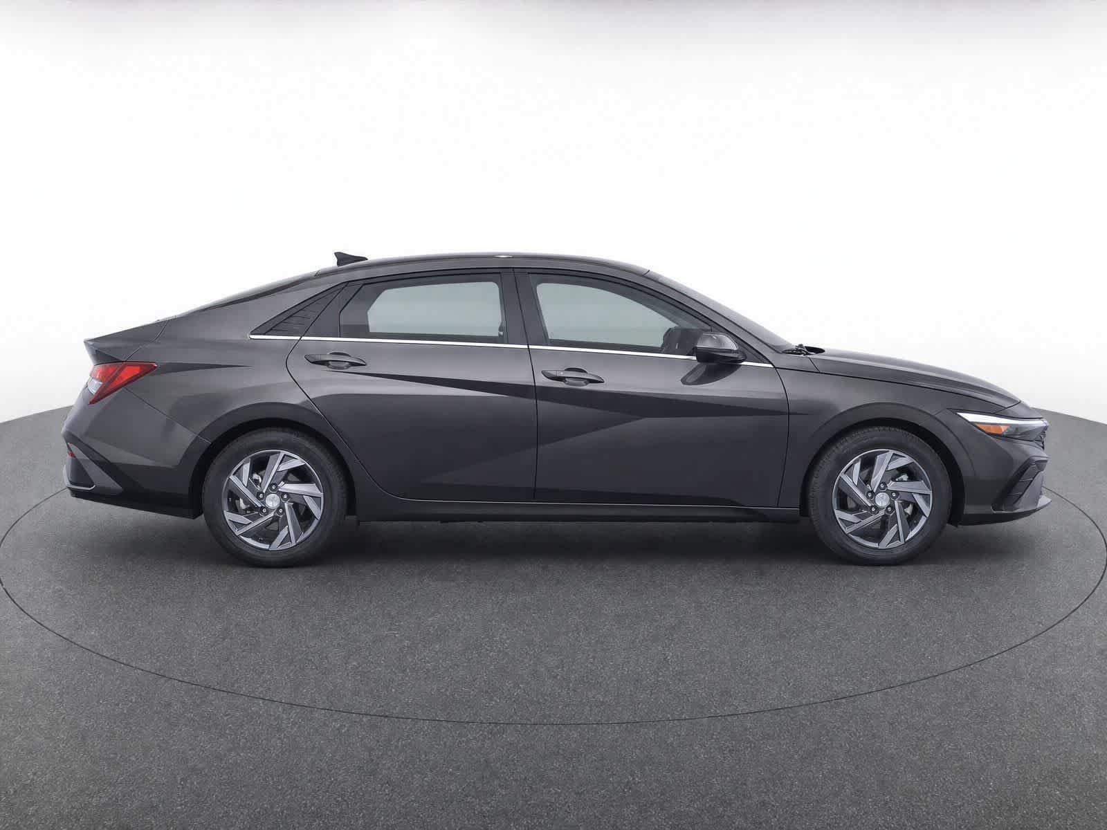 Used 2024 Hyundai Elantra SE FWD image 8
