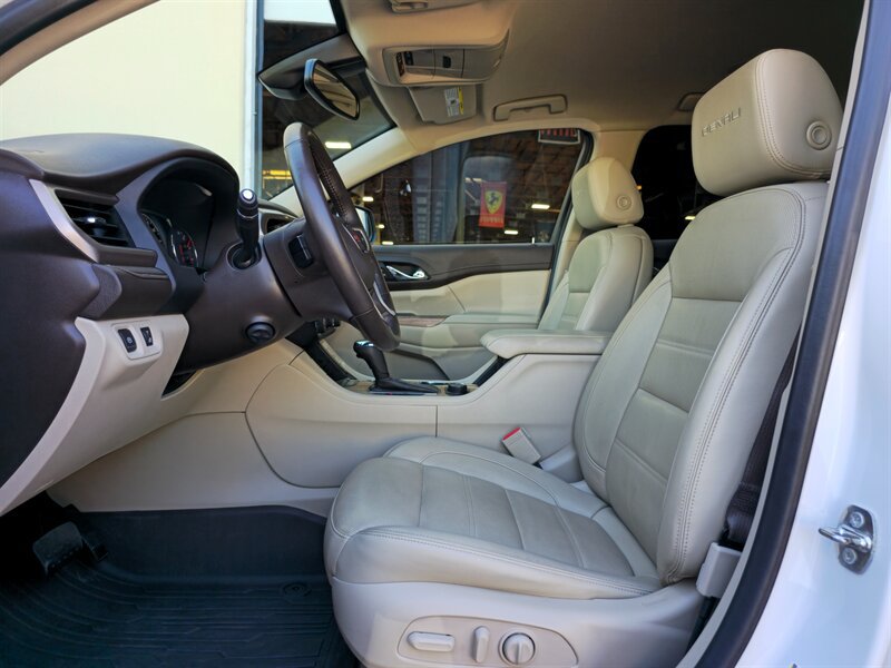 Used 2019 GMC Acadia Denali w/ Technology Package FWD image 15