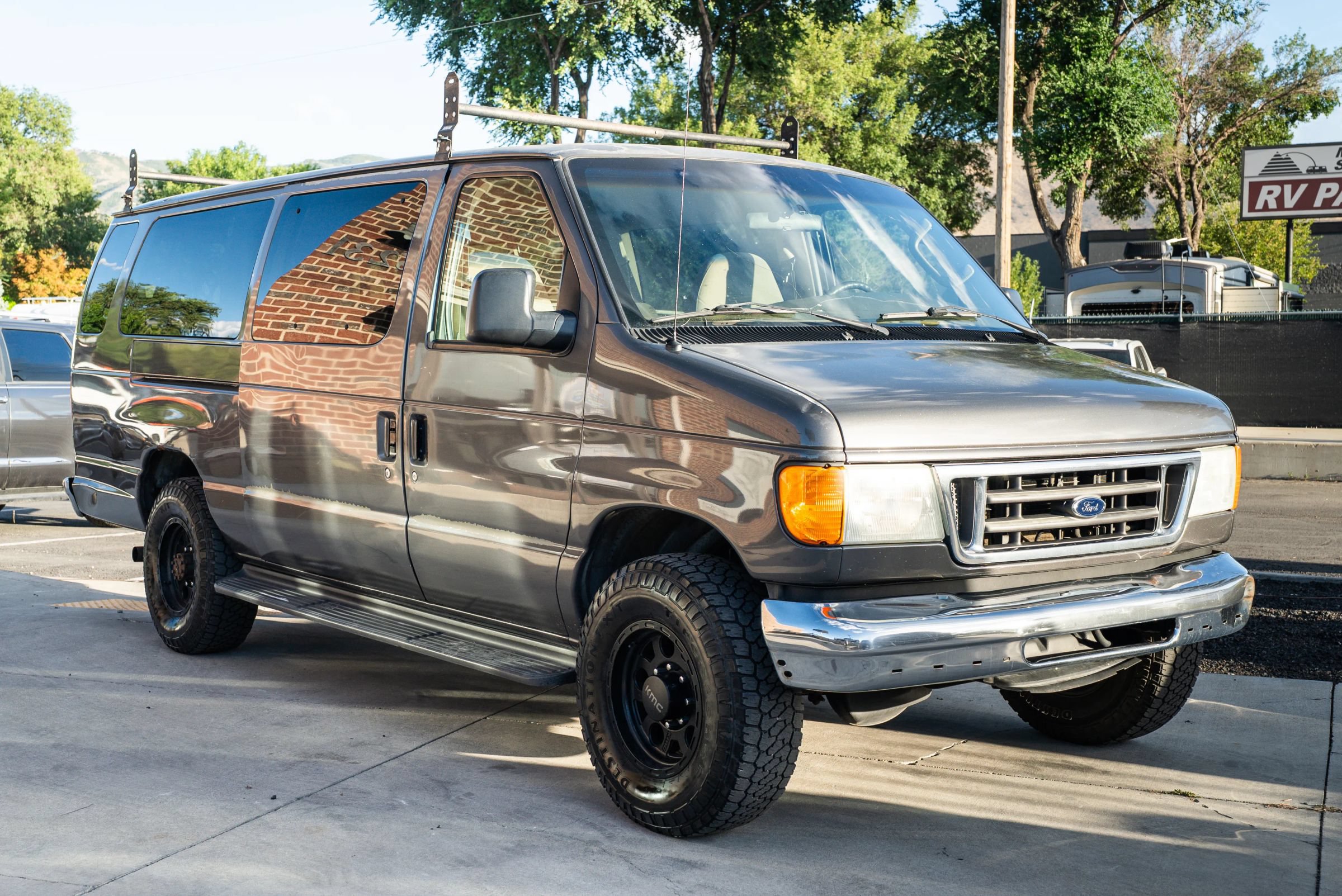 Used 2006 Ford E-350 and Econoline 350 XL RWD image 12