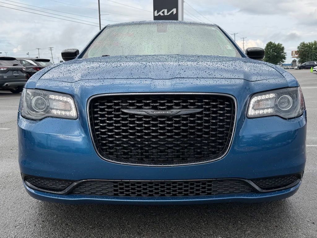 Used 2022 Chrysler 300 Touring w/ Sport Appearance Package RWD image 2
