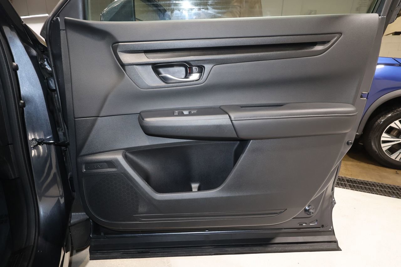 Used 2025 Honda CR-V LX image 18