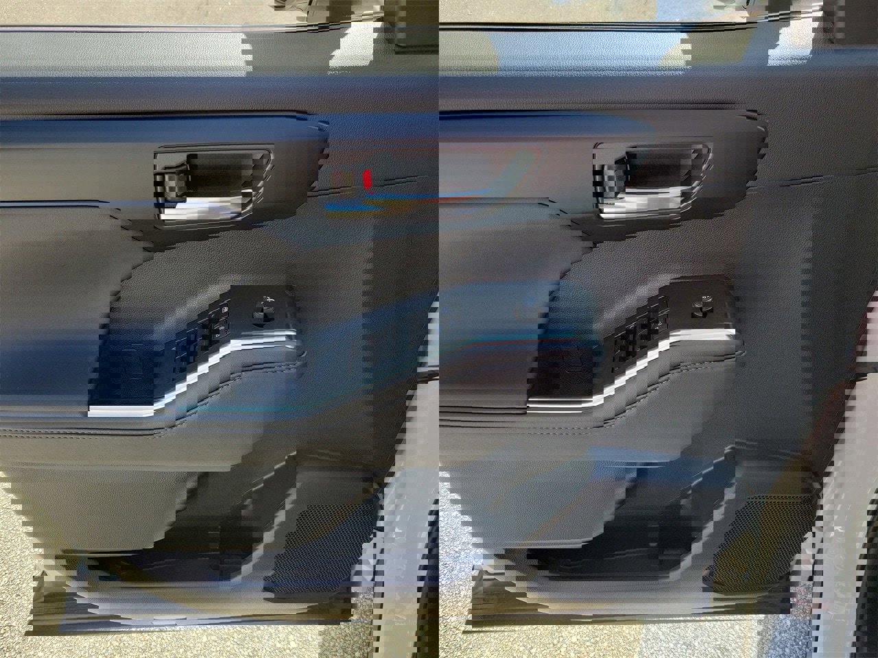 Used 2024 Toyota Highlander LE image 14