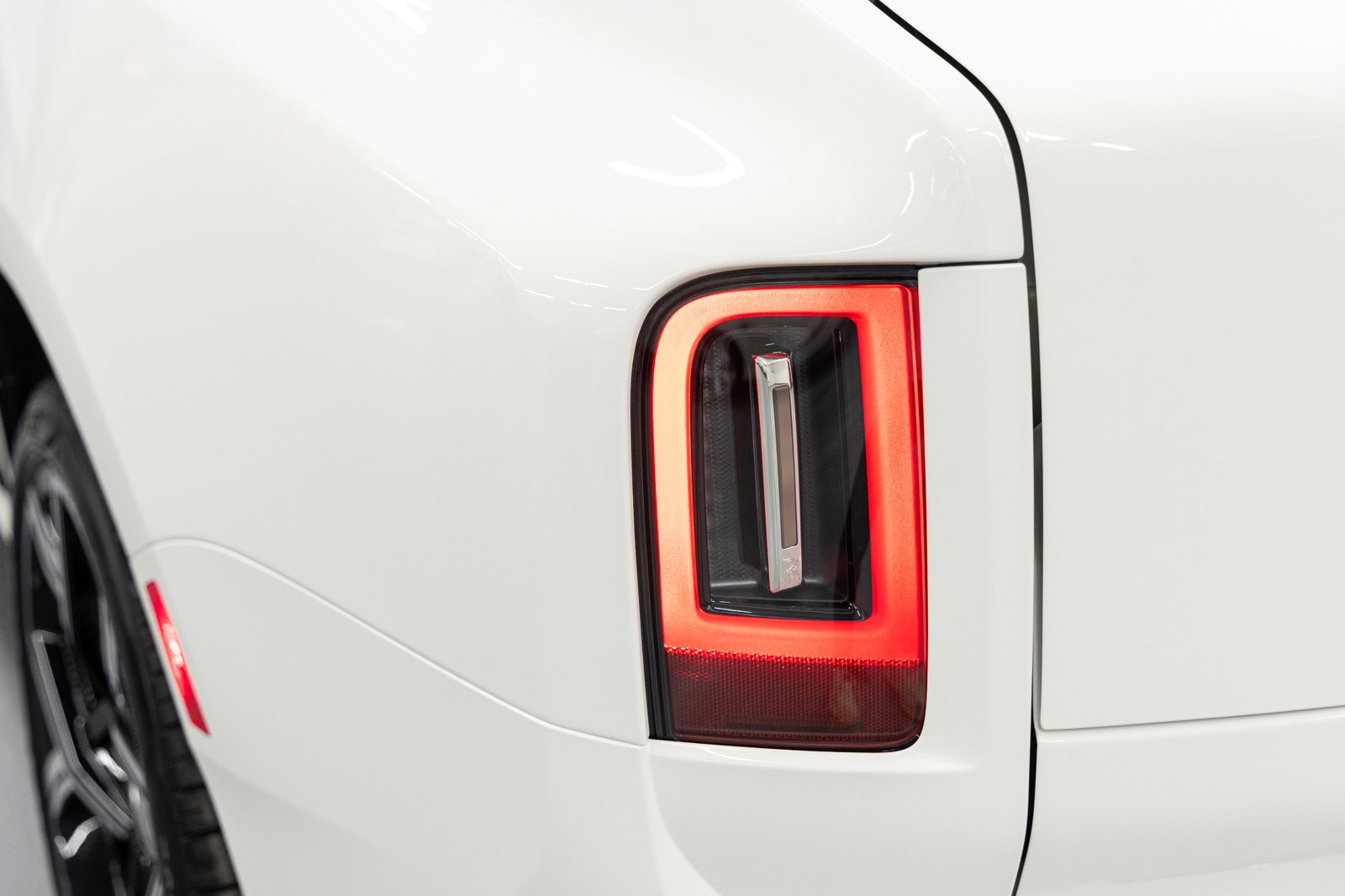 New 2026 Rolls-Royce Cullinan Black Badge image 19