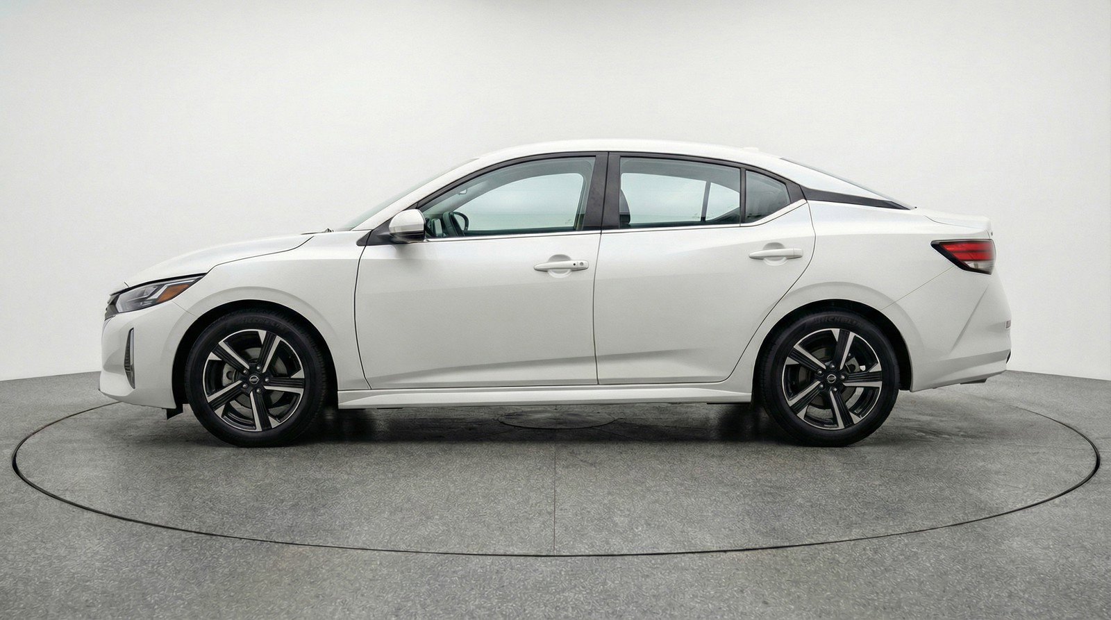 Used 2025 Nissan Sentra SV FWD image 5