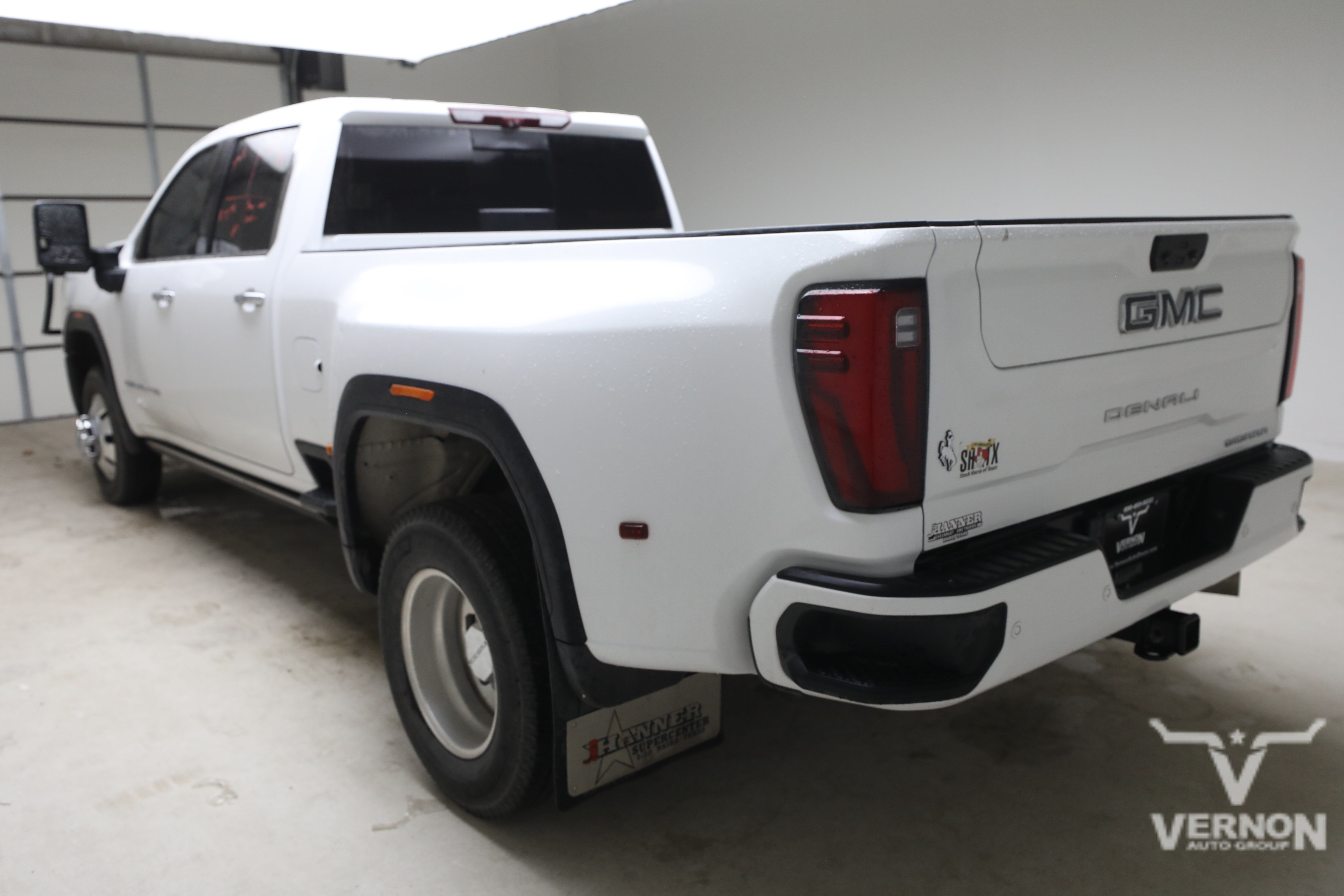 Used 2024 GMC Sierra 3500 Denali Ultimate AWD/4WD image 2