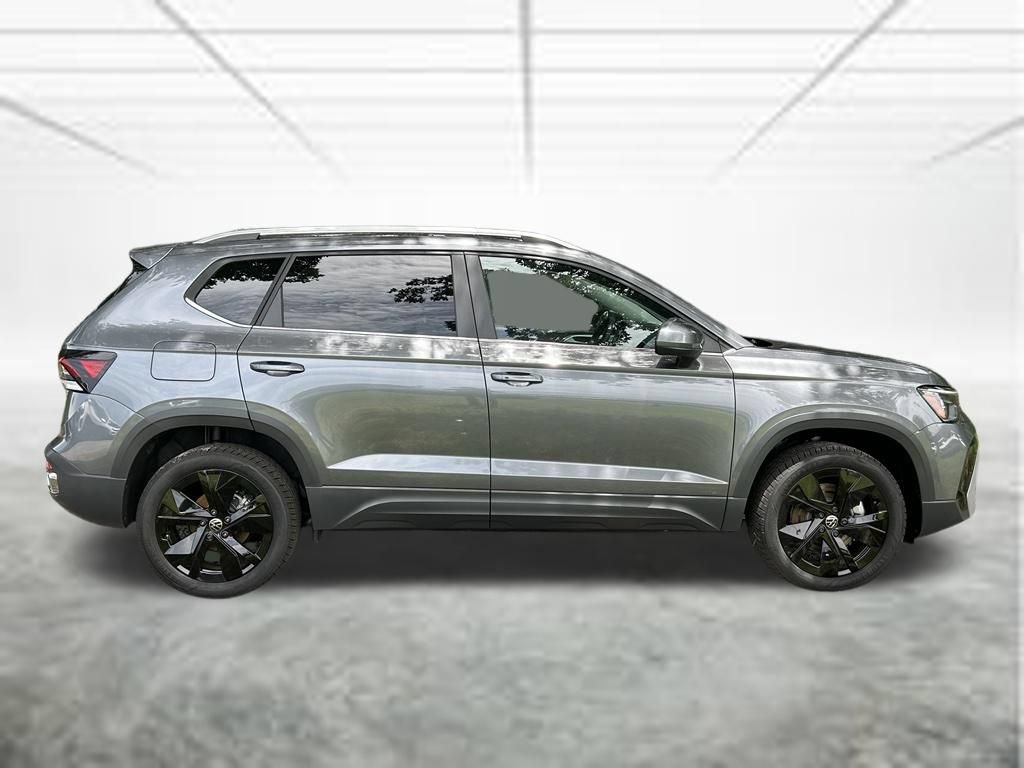 New 2026 Volkswagen Taos SE FWD image 6