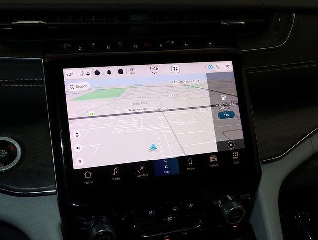 Used 2023 Jeep Grand Cherokee Overland w/ Luxury Tech Group IV AWD/4WD image 19