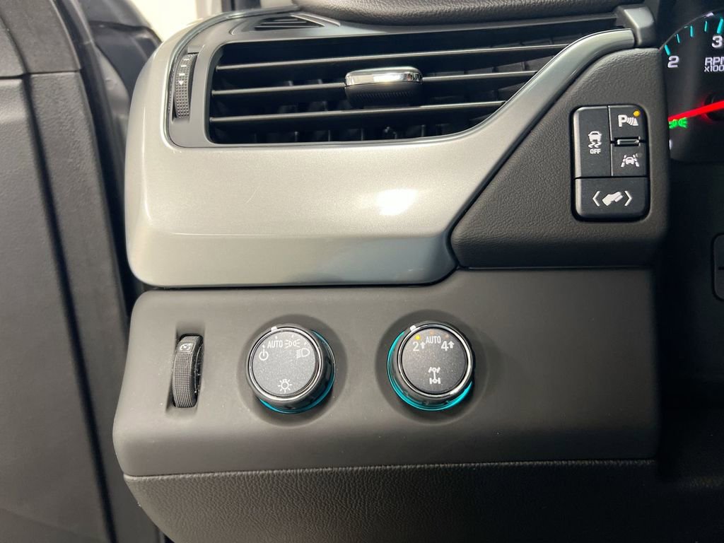 Used 2018 Chevrolet Tahoe LT image 13