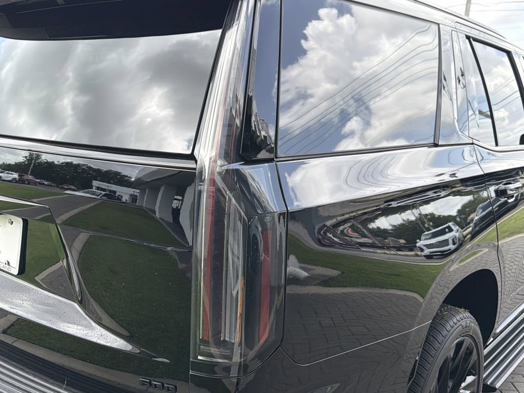 New 2026 Cadillac Escalade Platinum Sport w/ LPO, ONYX Package AWD/4WD image 8