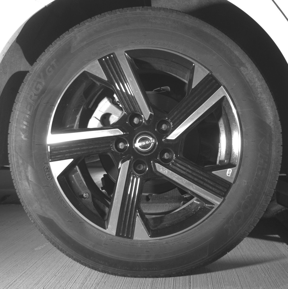 Used 2025 Nissan Sentra SV FWD image 14