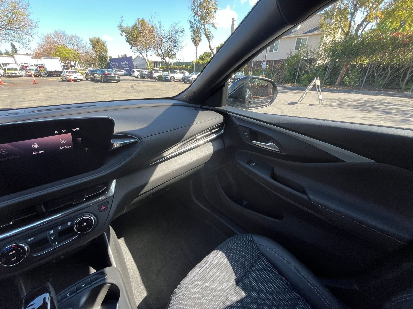 Used 2025 Buick Envista Preferred image 34