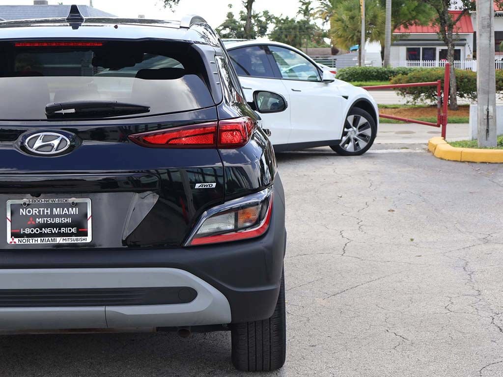 Used 2023 Hyundai Kona SEL w/ Cargo Package AWD/4WD image 15