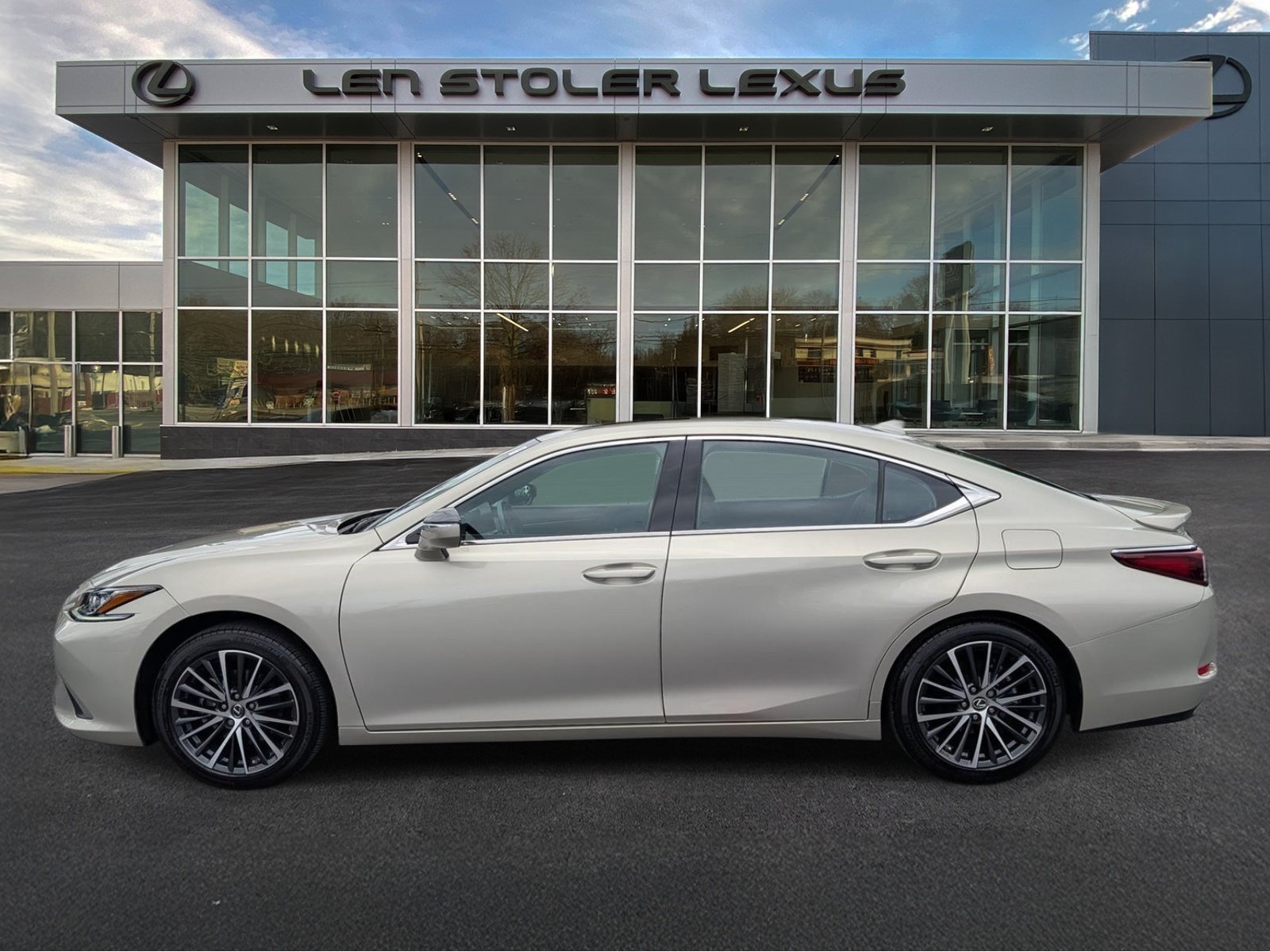 Certified 2025 Lexus ES 350 w/ Premium Package FWD image 6