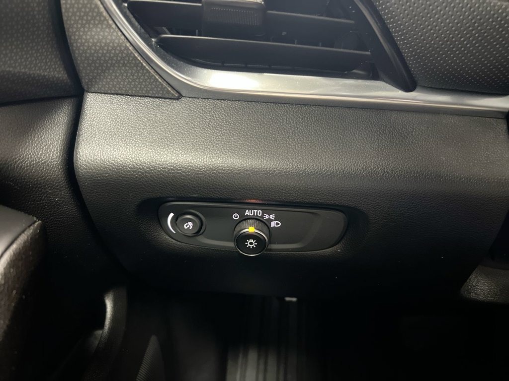 Used 2023 Chevrolet Traverse Premier AWD/4WD image 19