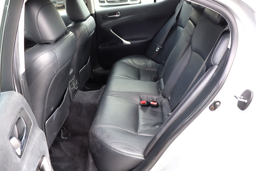 Used 2006 Lexus IS 250 w/ Preferred Accessory Pkg RWD image 19