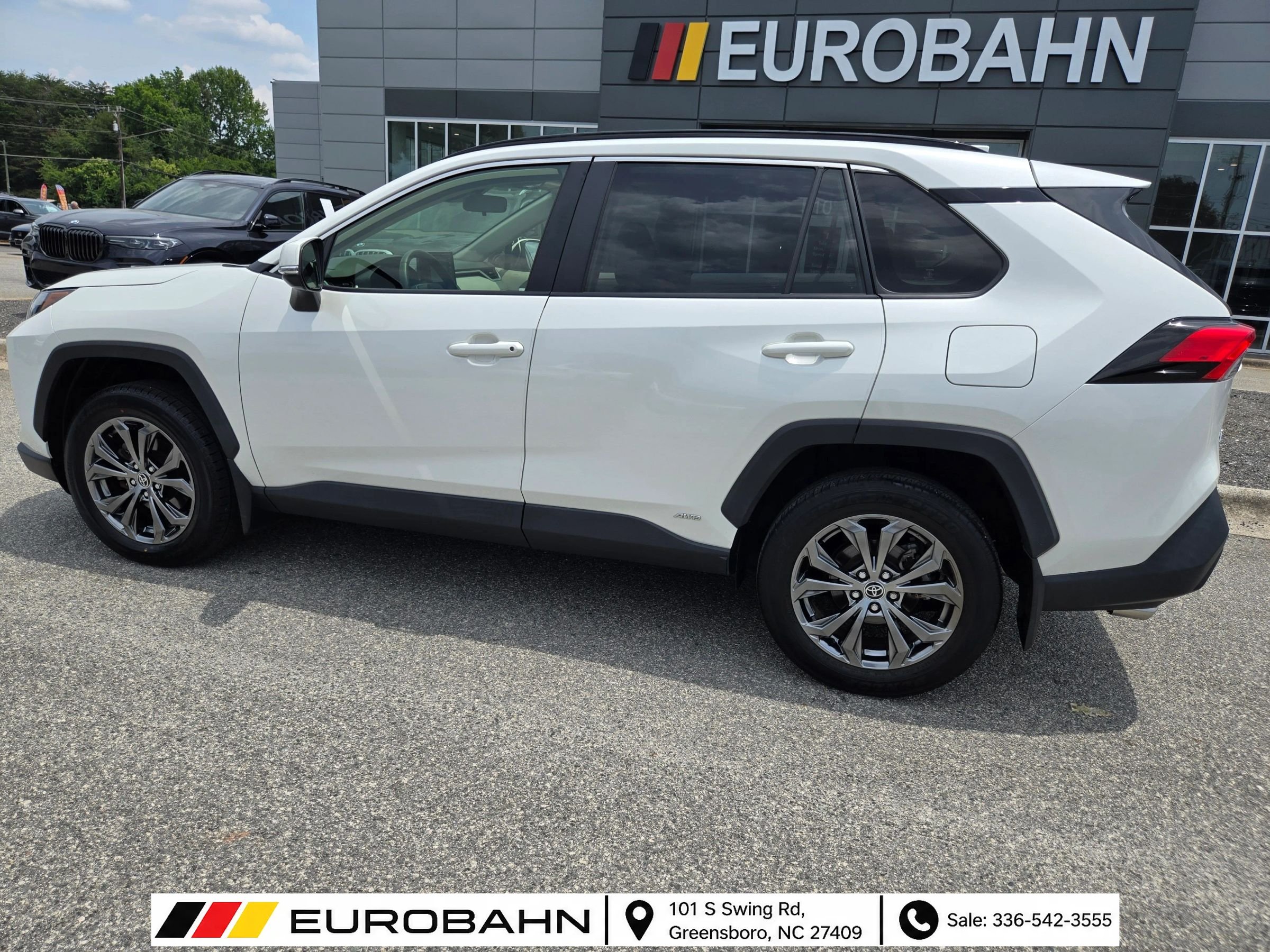 Used 2022 Toyota RAV4 XLE Premium AWD/4WD image 30