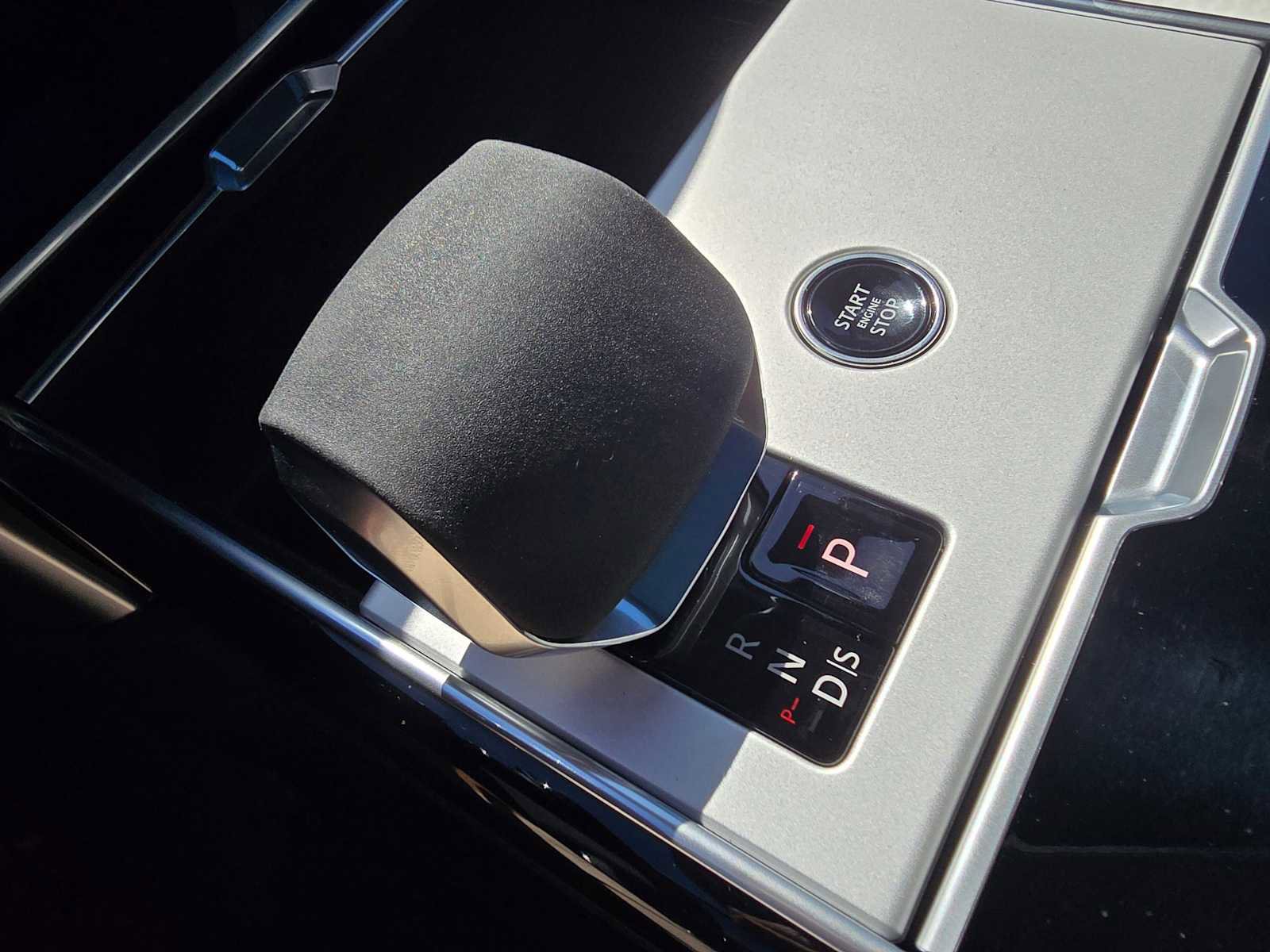 New 2025 Land Rover Range Rover SE image 31