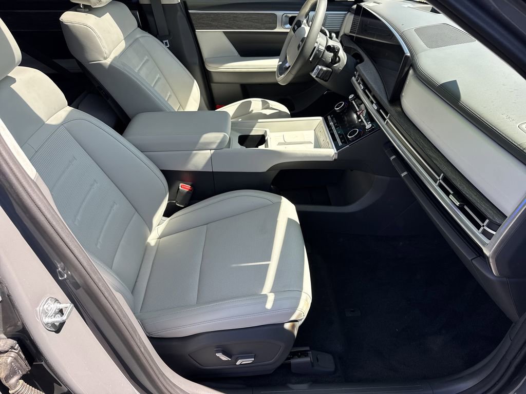 Used 2025 Hyundai Santa Fe Calligraphy image 13
