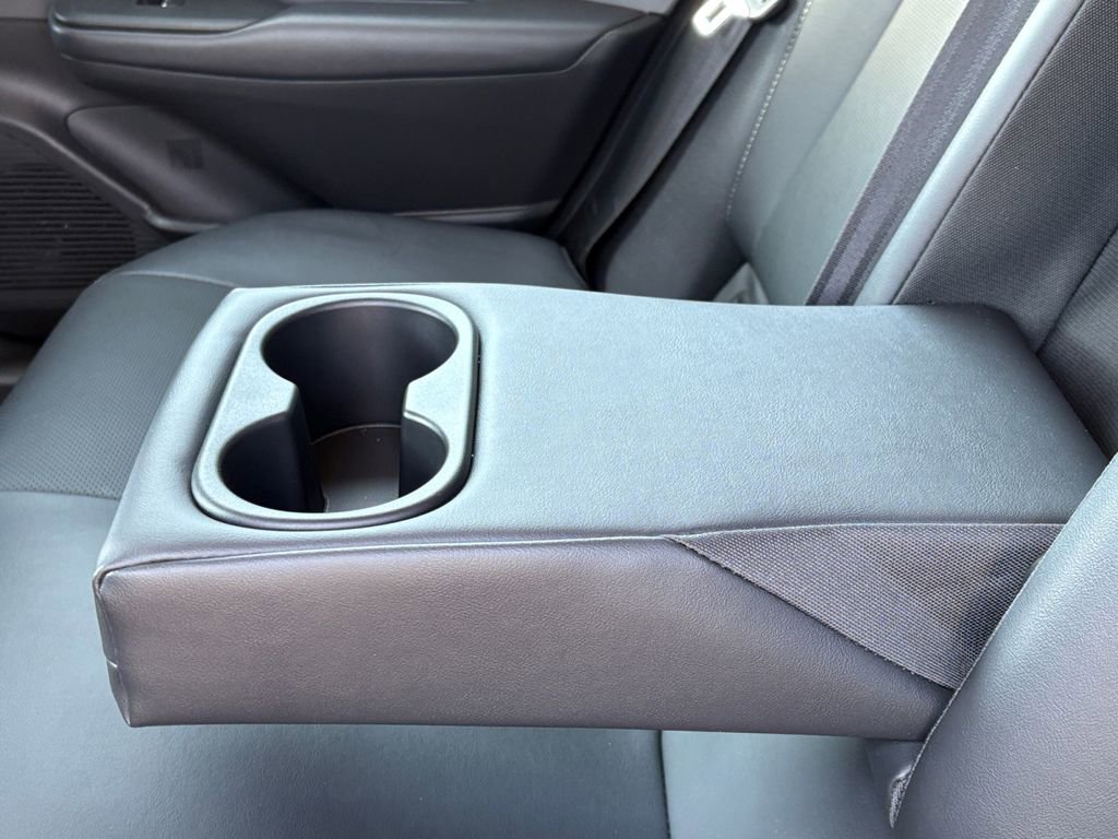 Used 2025 Toyota Prius XLE image 10