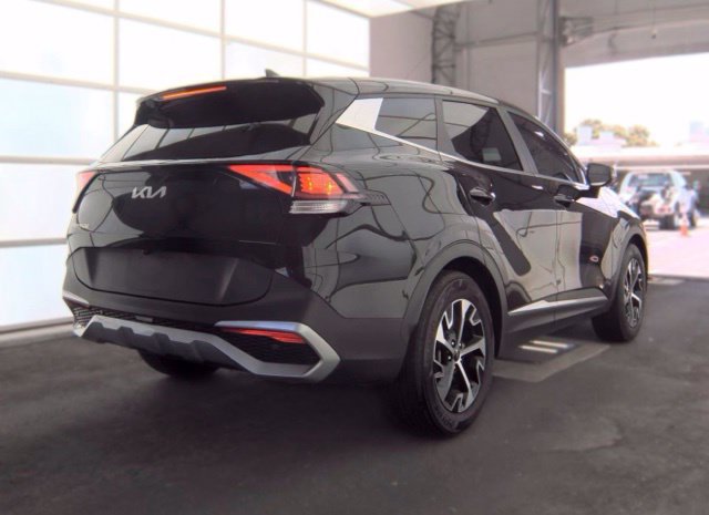 Certified 2023 Kia Sportage EX FWD image 3