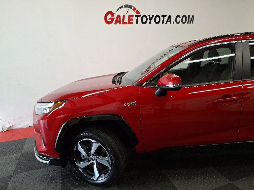 Used 2023 Toyota RAV4 SE w/ Weather & Moonroof Package AWD/4WD image 5