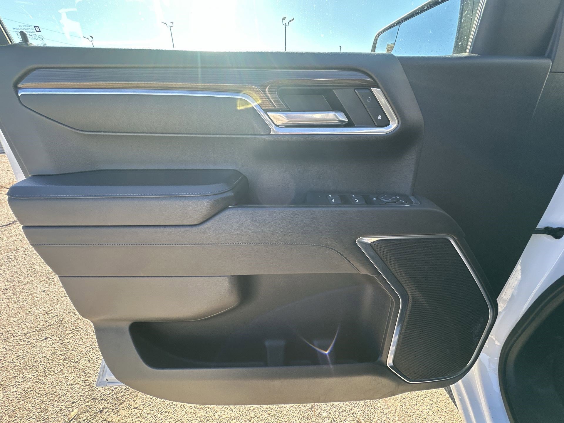 Used 2025 Chevrolet Silverado 1500 LT image 30