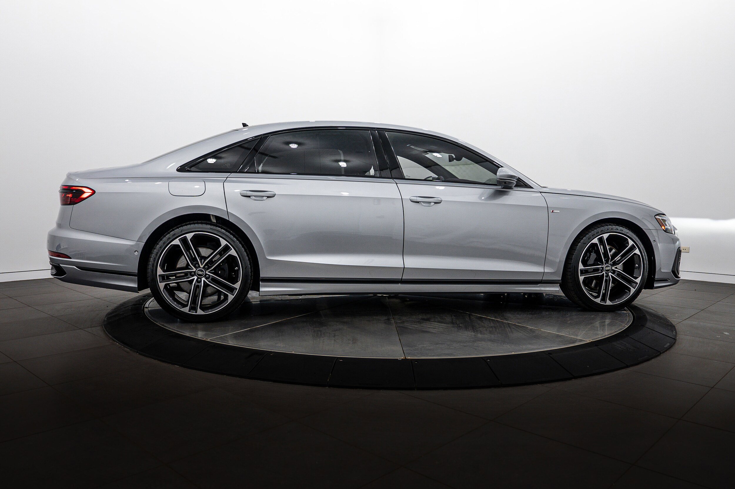 Used 2025 Audi A8 L 3.0T AWD/4WD image 3