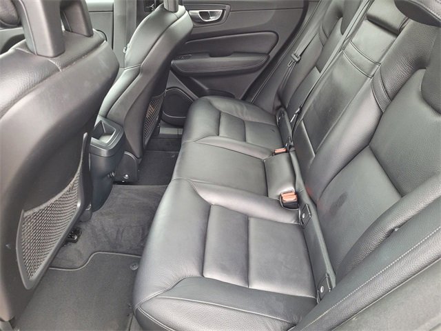 Used 2018 Volvo XC60 T6 Momentum w/ Convenience Package image 7