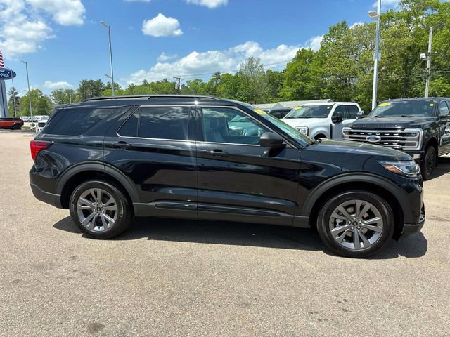 Used 2026 Ford Explorer Active w/ Active Comfort Package AWD/4WD image 2