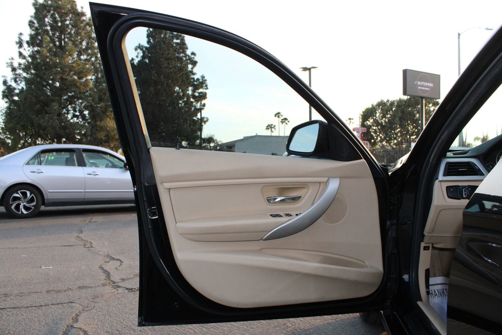 Used 2016 BMW 320i Sedan RWD image 9