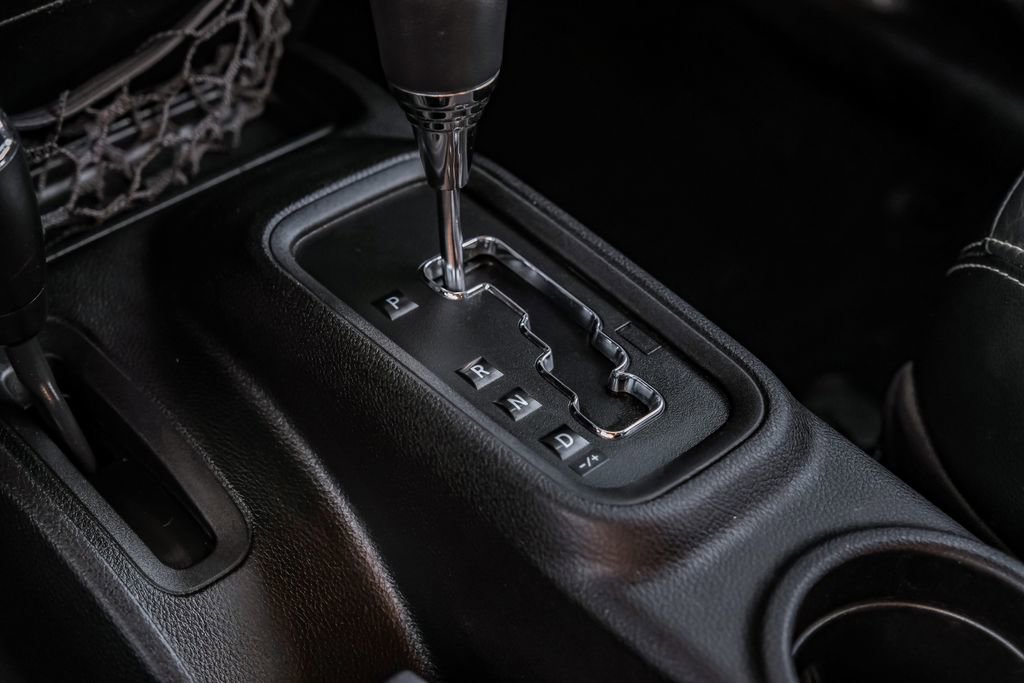 Used 2015 Jeep Wrangler Unlimited Sahara w/ Quick Order Package 24X image 21