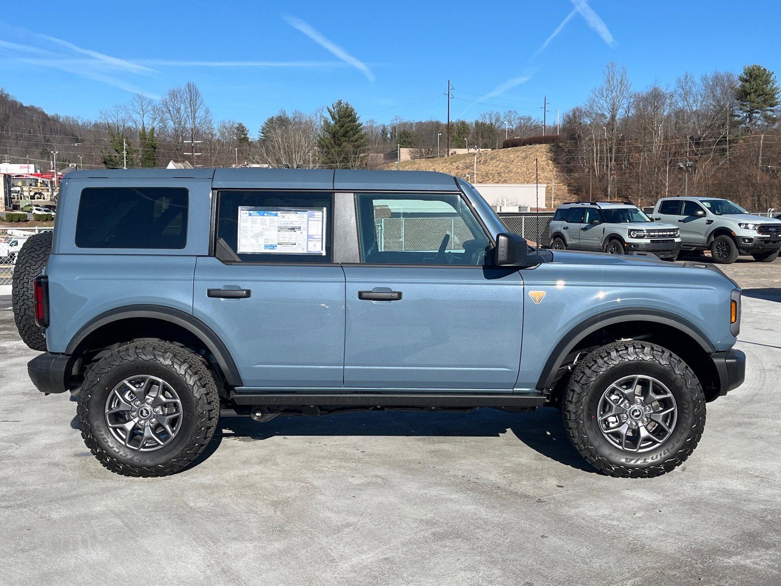 New 2025 Ford Bronco Badlands image 2