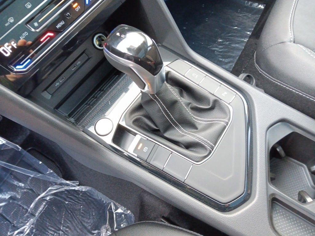 Used 2025 Volkswagen Taos SE image 22